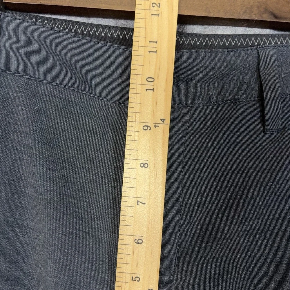 Vuori Aim Shorts Mens Sz 30 Gray 4-Way Stretch Zip Pockets Lightweight